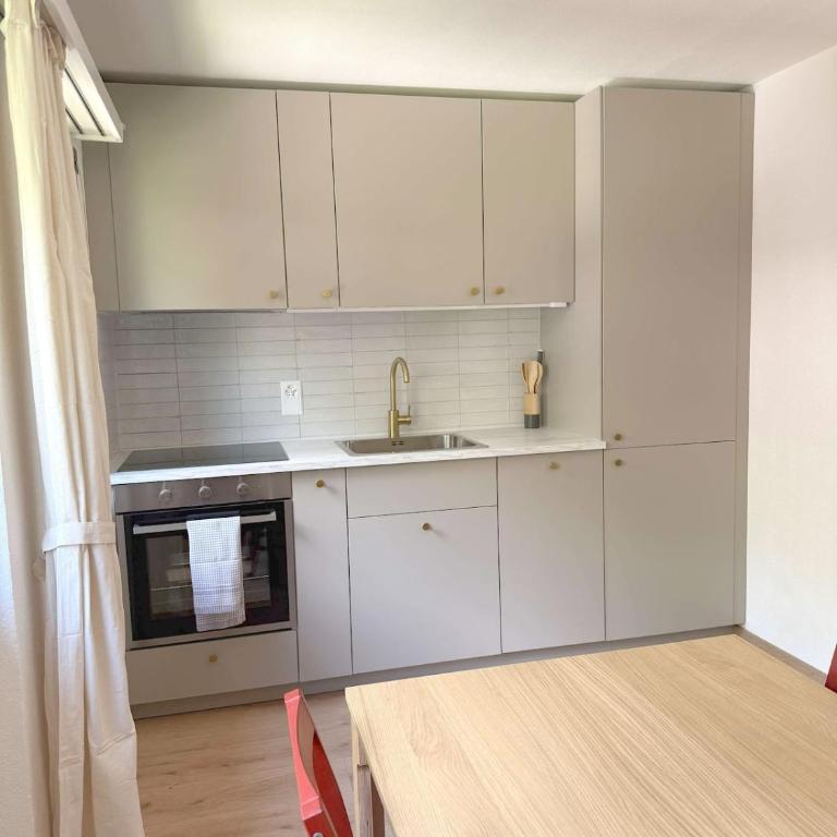 Gorgeous Modern Mountain View Flat in Täsch with free parking - Apartment mit 2 Schlafzimmern und Bergblick - 6