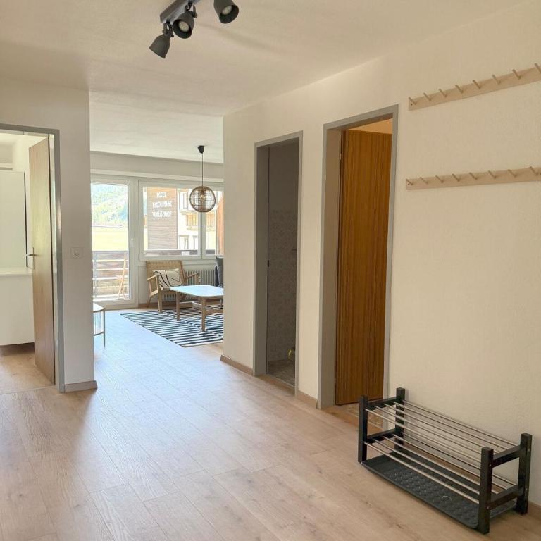 Gorgeous Modern Mountain View Flat in Täsch with free parking - Apartment mit 2 Schlafzimmern und Bergblick - 25