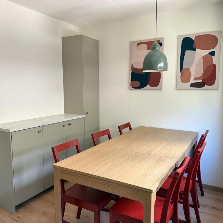Gorgeous Modern Mountain View Flat in Täsch with free parking - Apartment mit 2 Schlafzimmern und Bergblick - 4