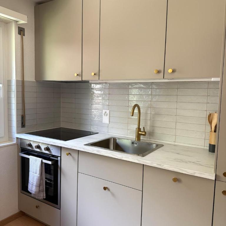 Gorgeous Modern Mountain View Flat in Täsch with free parking - Apartment mit 2 Schlafzimmern und Bergblick - 24