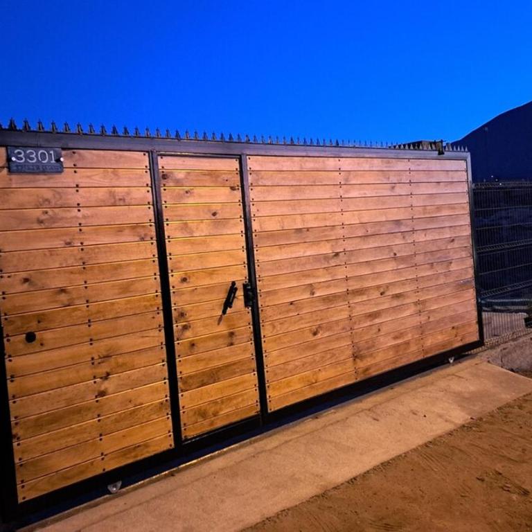 Cabin with an ocean view - Three-Bedroom House - 4