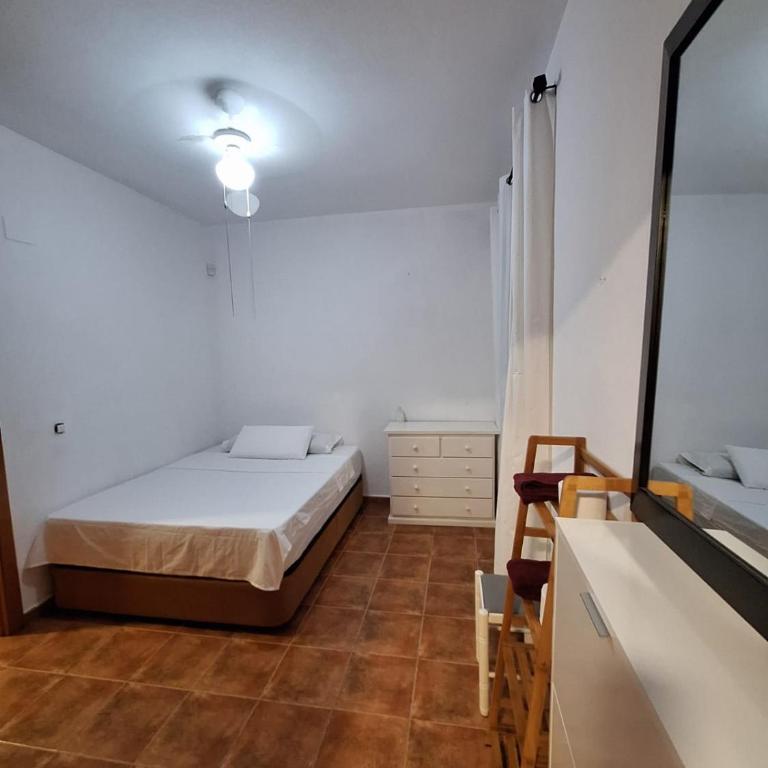 Townhouse with pool next to the City of Arts - Three-Bedroom House - 4