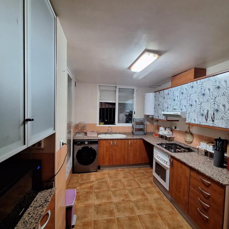Townhouse with pool next to the City of Arts - Three-Bedroom House - 8