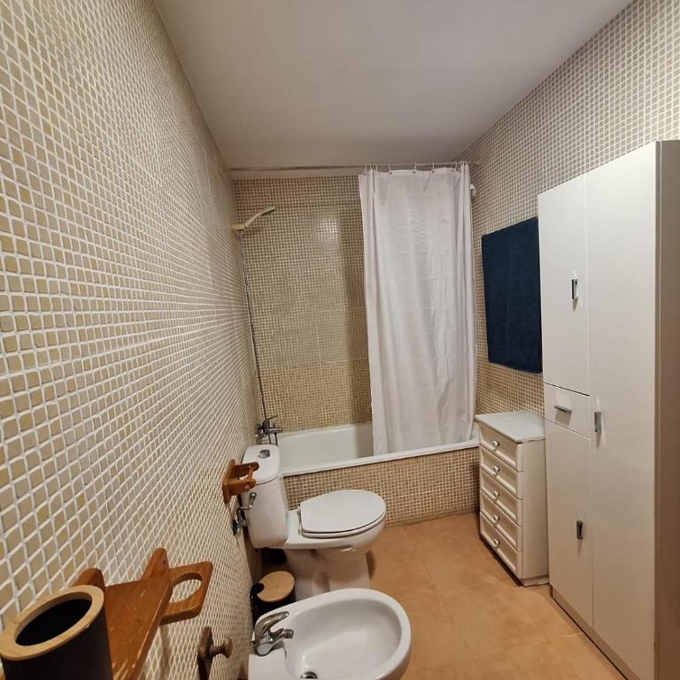 Townhouse with pool next to the City of Arts - Three-Bedroom House - 10