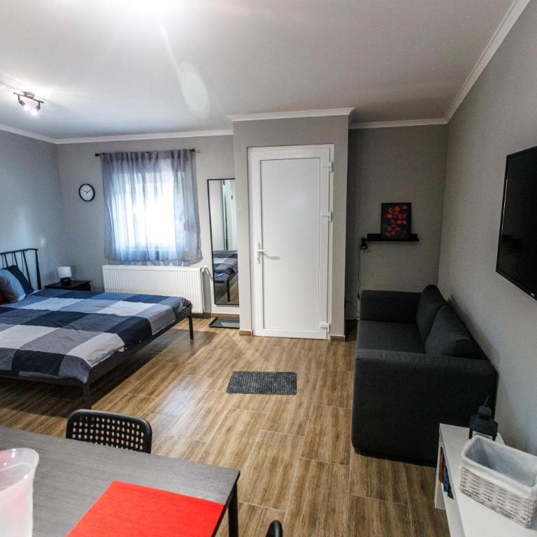 Apartman83 - One-Bedroom Apartment - 13