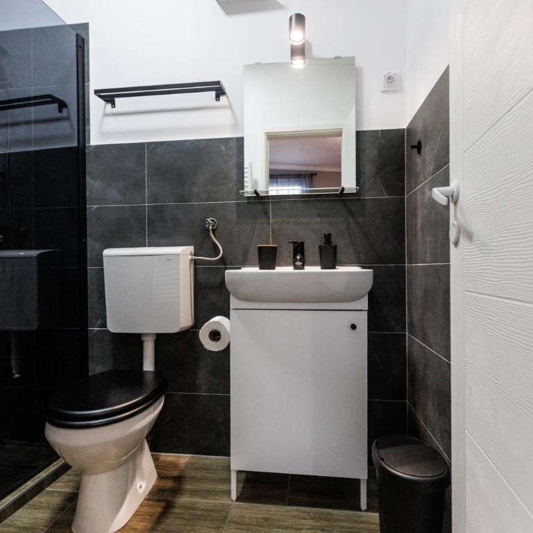 Apartman83 - One-Bedroom Apartment - 11