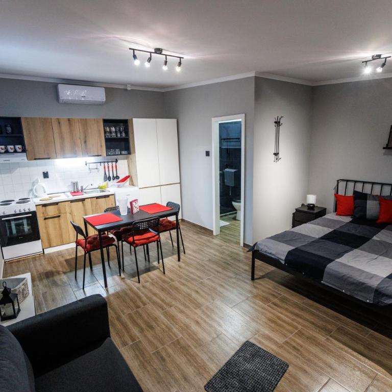 Apartman83 - One-Bedroom Apartment - 1