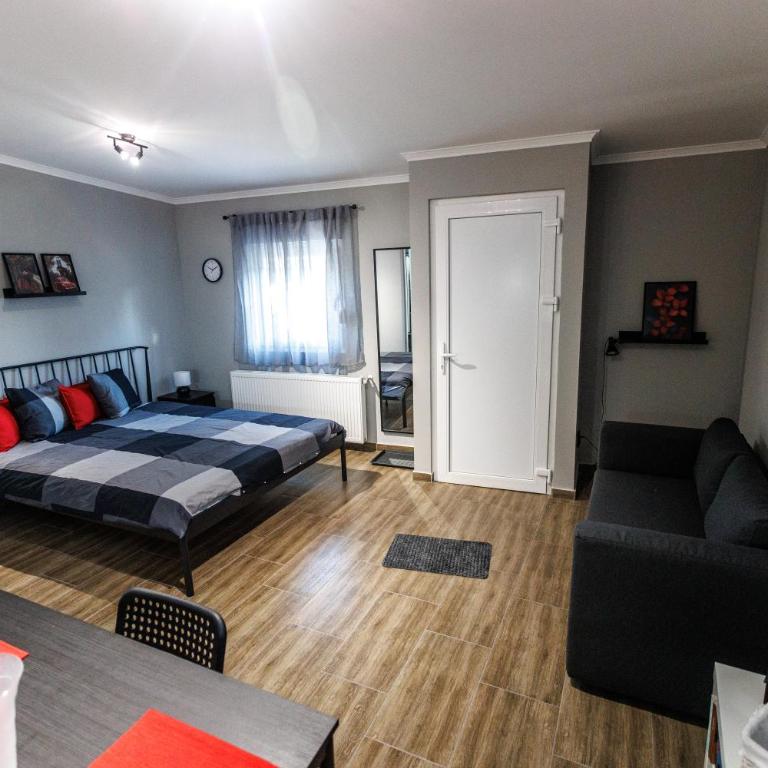 Apartman83 - One-Bedroom Apartment - 8