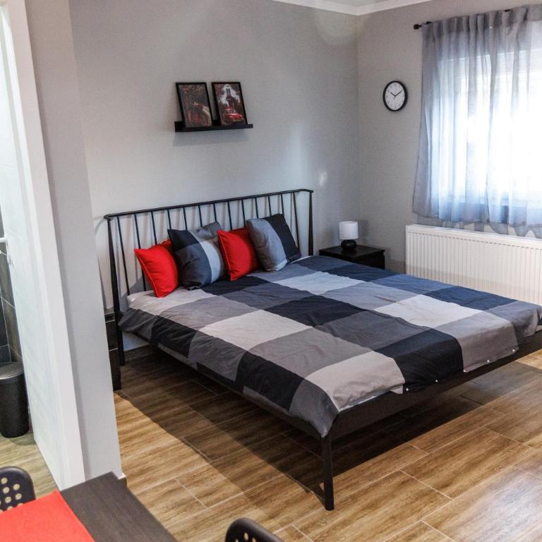 Apartman83 - One-Bedroom Apartment - 5
