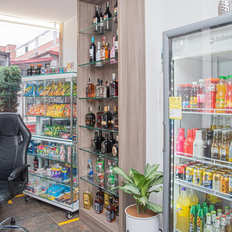Ginebra central laureles estadio - Three-Bedroom Apartment - 4