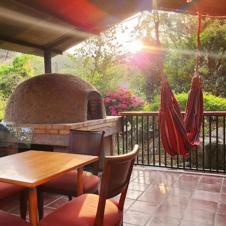 Espectacular Finca con Río Privado y Actividades - Casa de 3 dormitorios - 2