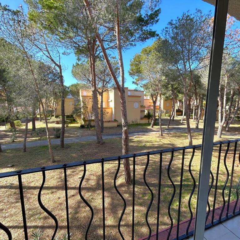 Appartement à 200m de la mer avec loggia - FR-1-837-42 - Apartment - 1