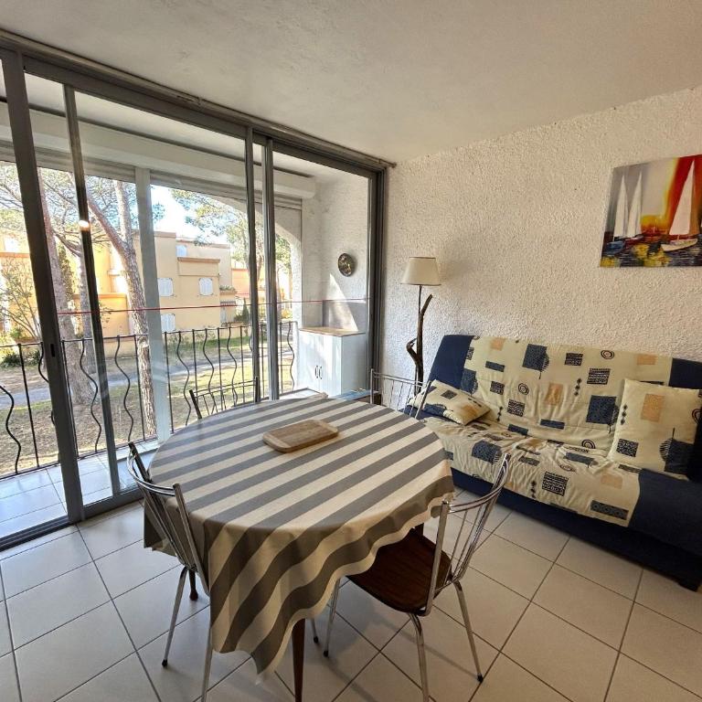 Appartement à 200m de la mer avec loggia - FR-1-837-42 - Apartment - 4