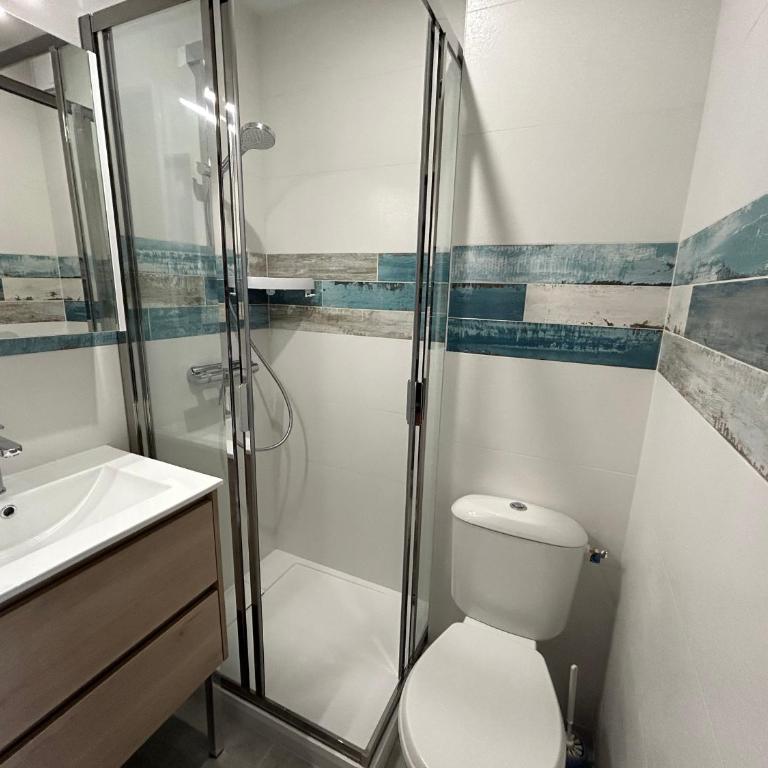 Appartement à 200m de la mer avec loggia - FR-1-837-42 - Apartment - 8