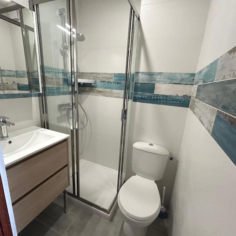 Appartement à 200m de la mer avec loggia - FR-1-837-42 - Apartment - 9