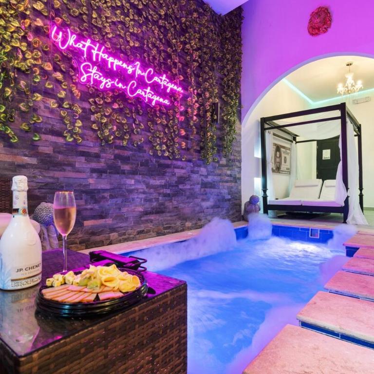 Pablo Escobars Secret Hideout! - Villa - 1