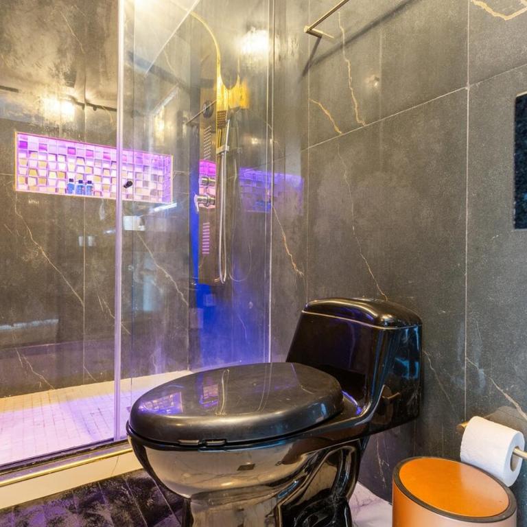 Pablo Escobars Secret Hideout! - Villa - 2