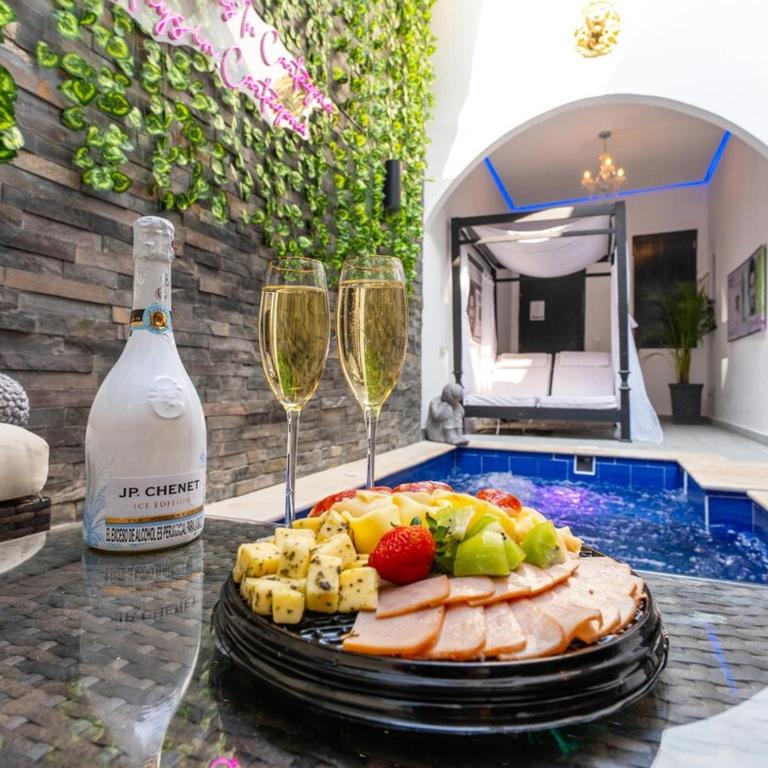 Pablo Escobars Secret Hideout! - Villa - 5