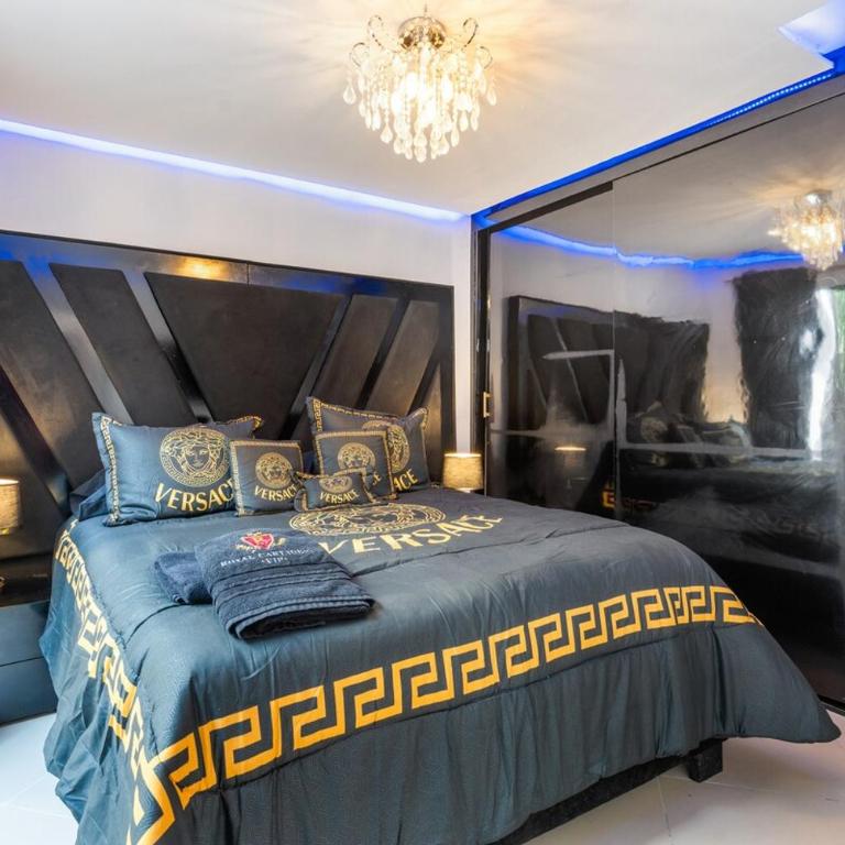 Pablo Escobars Secret Hideout! - Villa - 33