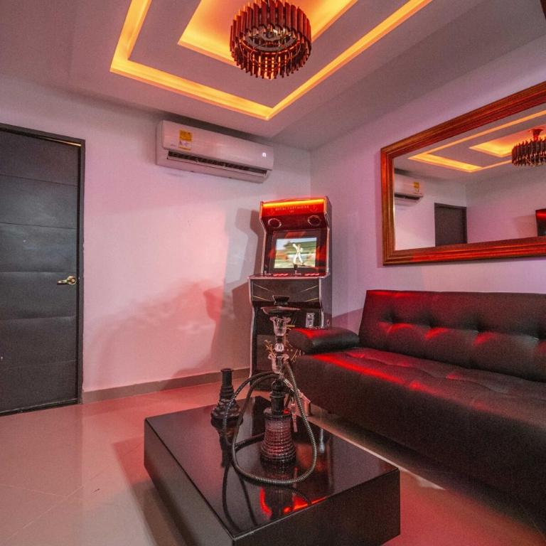 Pablo Escobars Secret Hideout! - Villa - 34