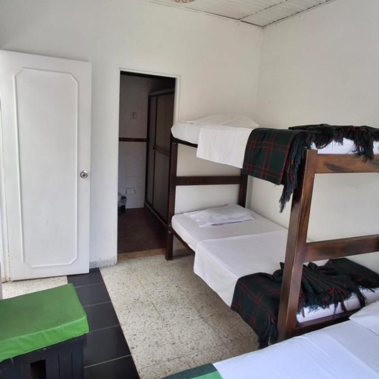 Villa Confort Hotel - Family Room with Private Bathroom - 3