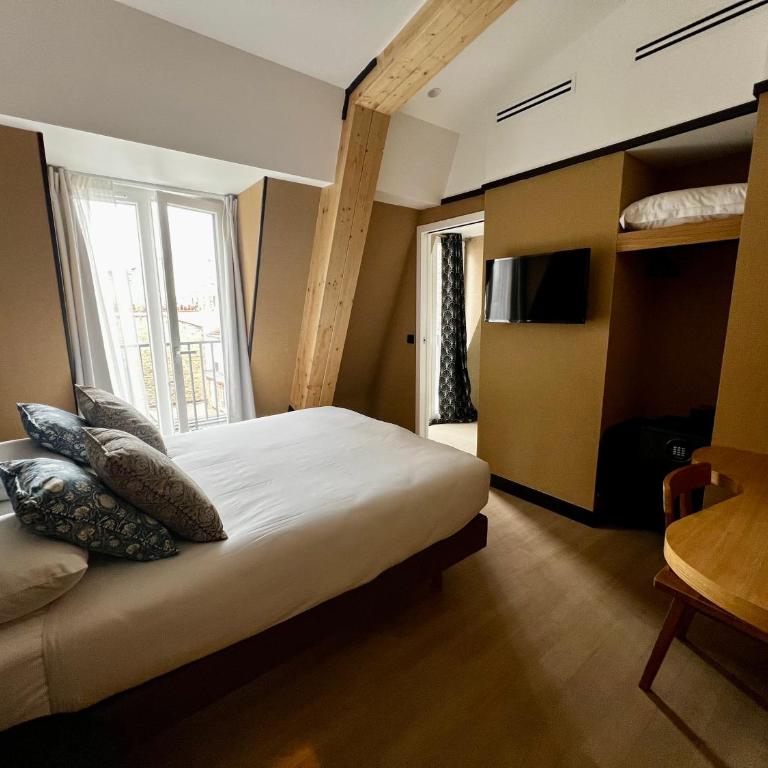 Amiral-Fondary - Superior Double Room - accessible by stairs only - 3