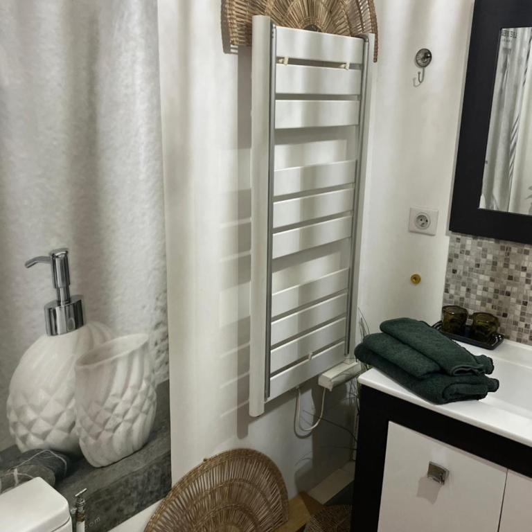 Chambre indépendante au Joli Mazet à Nîmes idéalement situé entre la garrigue et la ville - Chambre Lit Queen-Size Deluxe - 16