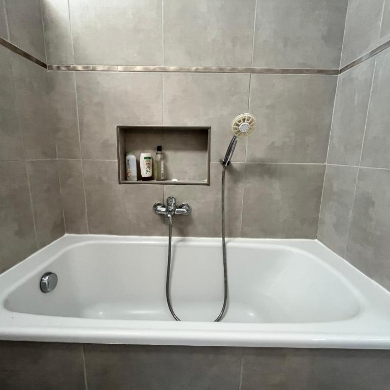 Gloriette 4pers Tv et Wifi - Appartement 2 Chambres - 17