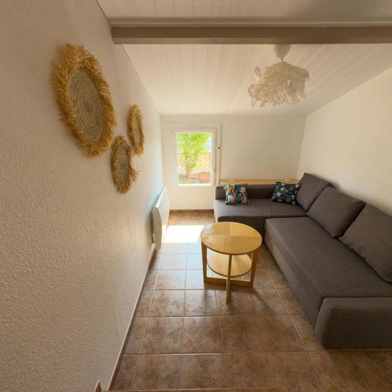 L'Inoubliable, Mazet climatisé pour 8 personnes avec tennis et piscine collective à Valcros, La Londes-Les-Maures - Two-Bedroom House - 3