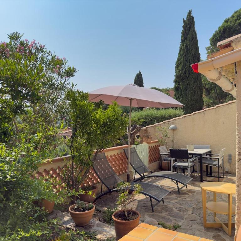 L'Inoubliable, Mazet climatisé pour 8 personnes avec tennis et piscine collective à Valcros, La Londes-Les-Maures - Two-Bedroom House - 7
