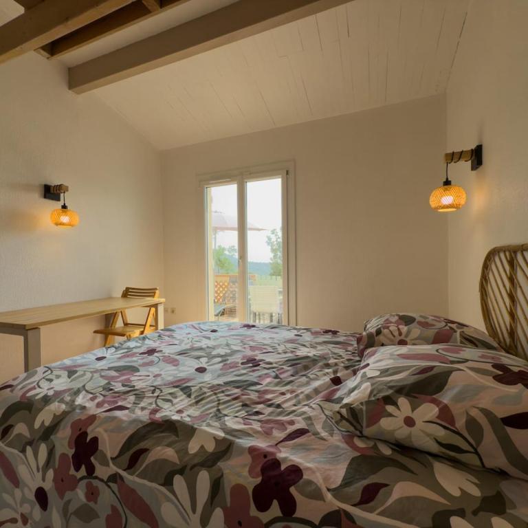 L'Inoubliable, Mazet climatisé pour 8 personnes avec tennis et piscine collective à Valcros, La Londes-Les-Maures - Two-Bedroom House - 8
