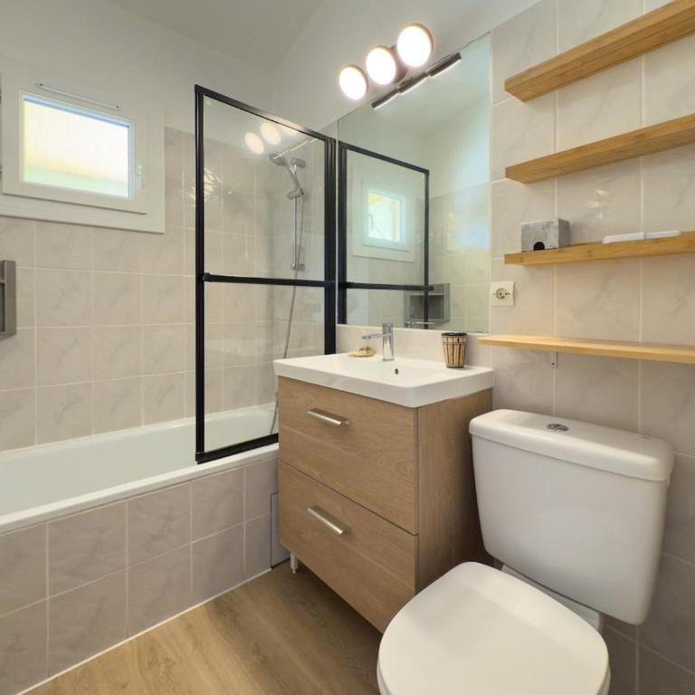 L'Inoubliable, Mazet climatisé pour 8 personnes avec tennis et piscine collective à Valcros, La Londes-Les-Maures - Two-Bedroom House - 10