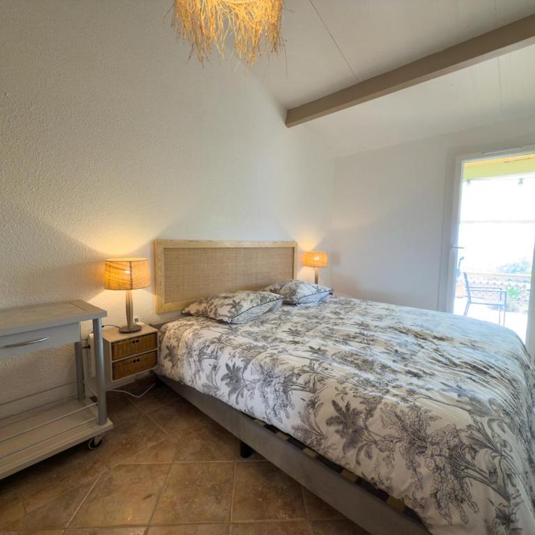 L'Inoubliable, Mazet climatisé pour 8 personnes avec tennis et piscine collective à Valcros, La Londes-Les-Maures - Two-Bedroom House - 14