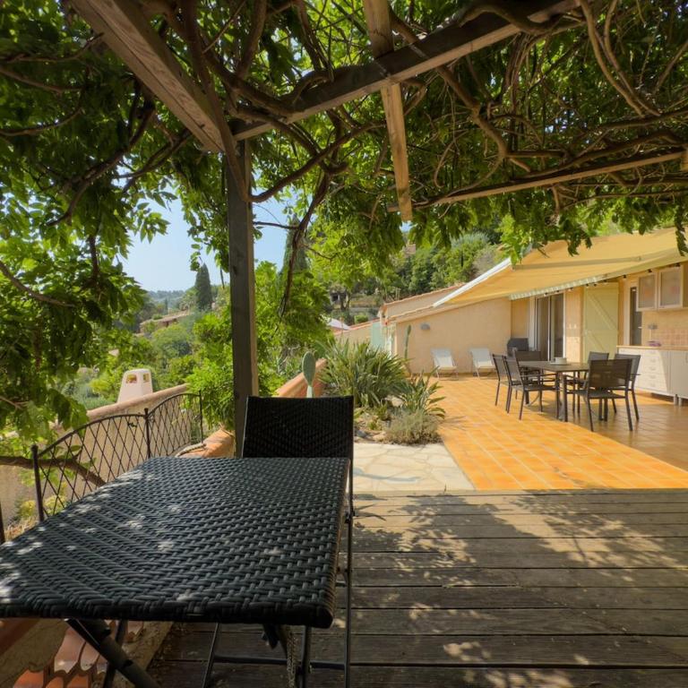 L'Inoubliable, Mazet climatisé pour 8 personnes avec tennis et piscine collective à Valcros, La Londes-Les-Maures - Two-Bedroom House - 26