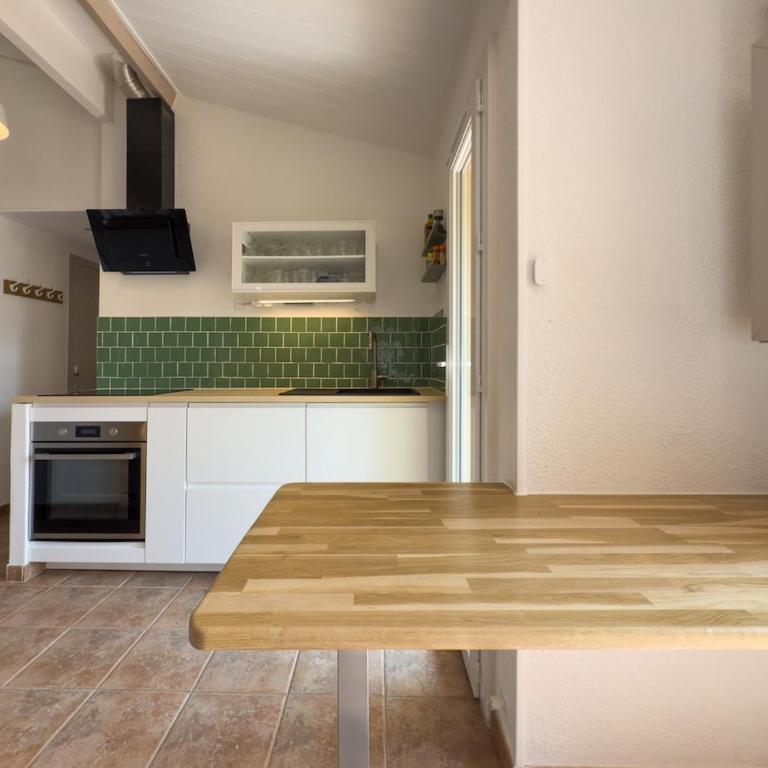L'Inoubliable, Mazet climatisé pour 8 personnes avec tennis et piscine collective à Valcros, La Londes-Les-Maures - Two-Bedroom House - 30