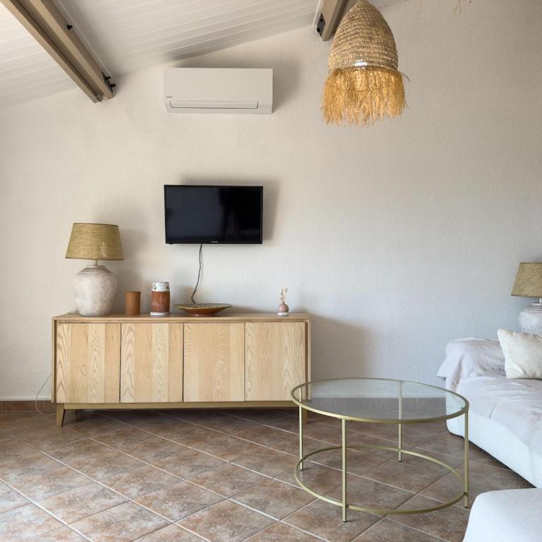 L'Inoubliable, Mazet climatisé pour 8 personnes avec tennis et piscine collective à Valcros, La Londes-Les-Maures - Two-Bedroom House - 31
