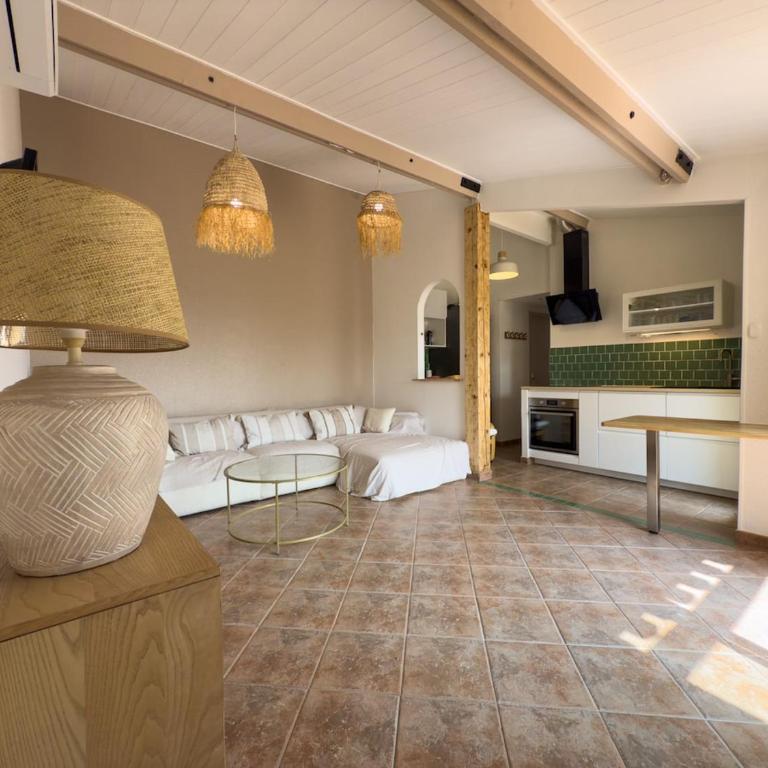 L'Inoubliable, Mazet climatisé pour 8 personnes avec tennis et piscine collective à Valcros, La Londes-Les-Maures - Two-Bedroom House - 32