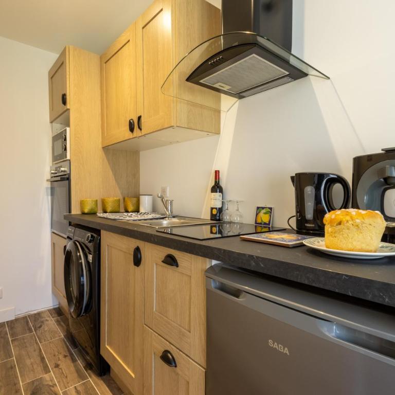 Le Mermoz - idéal curistes - wifi - clim - jardin - parking - proche centre - Apartamento de 1 dormitorio - 7