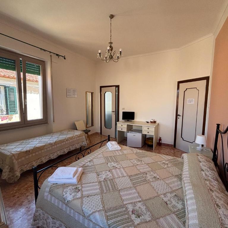 Regina margherita rooms stanza matrimoniale con bagno privato - Double Room with Private Bathroom - 7