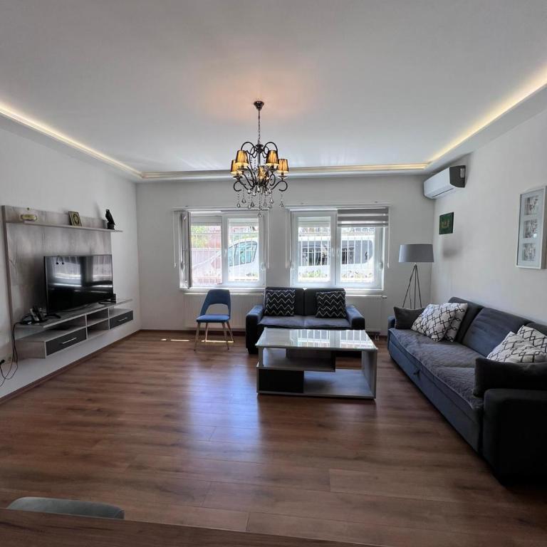 Oasis Royal Apartments - Three-Bedroom Premium Apartment - 1