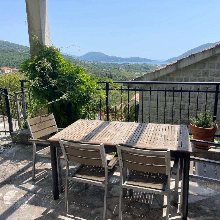 Apartment Olivia - Two-Bedroom Apartment with Pool View - 6