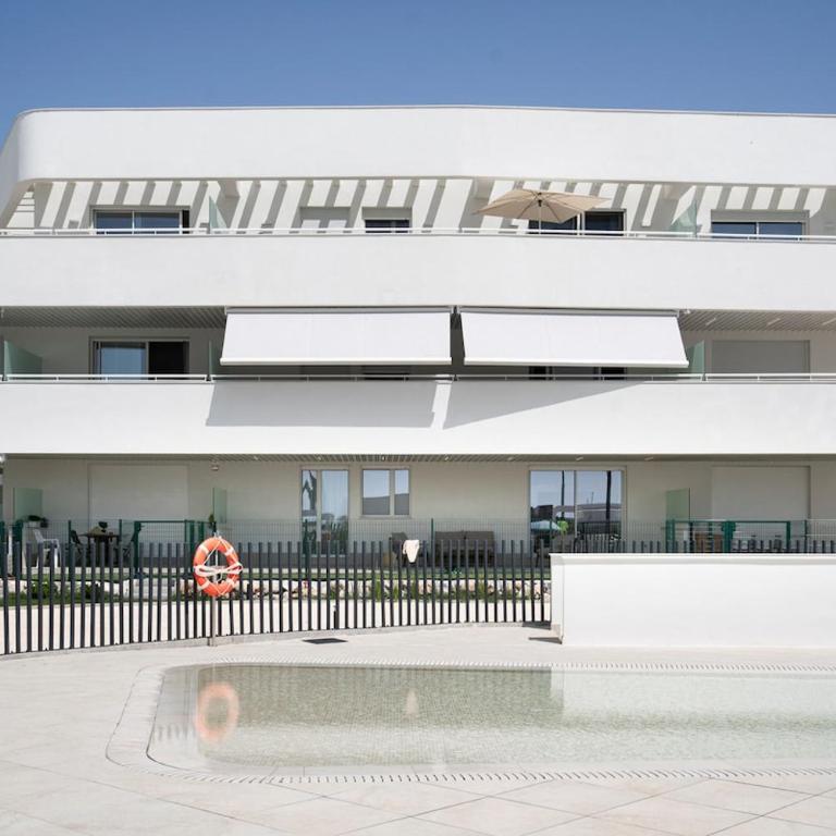 Espectacular con terraza, piscina & parking - Two-Bedroom Apartment - 4