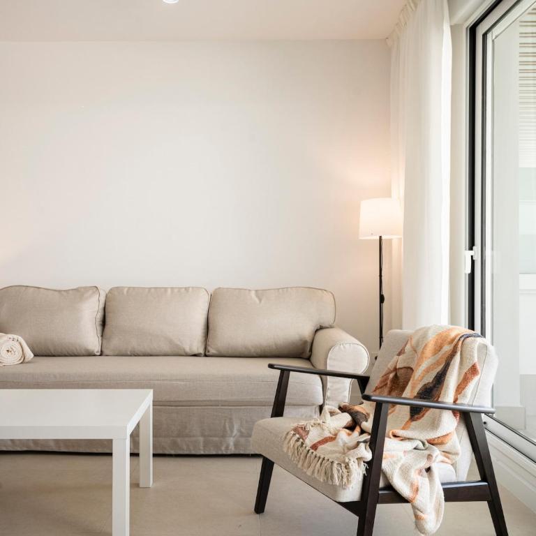 Espectacular con terraza, piscina & parking - Two-Bedroom Apartment - 11