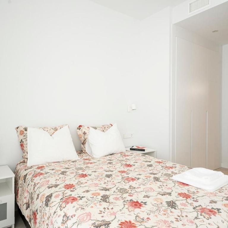 Espectacular con terraza, piscina & parking - Two-Bedroom Apartment - 13