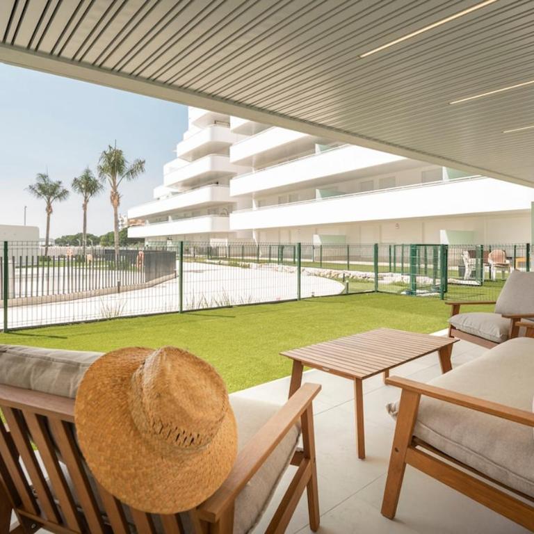 Espectacular con terraza, piscina & parking - Two-Bedroom Apartment - 14