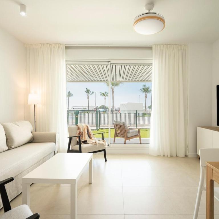 Espectacular con terraza, piscina & parking - Two-Bedroom Apartment - 15