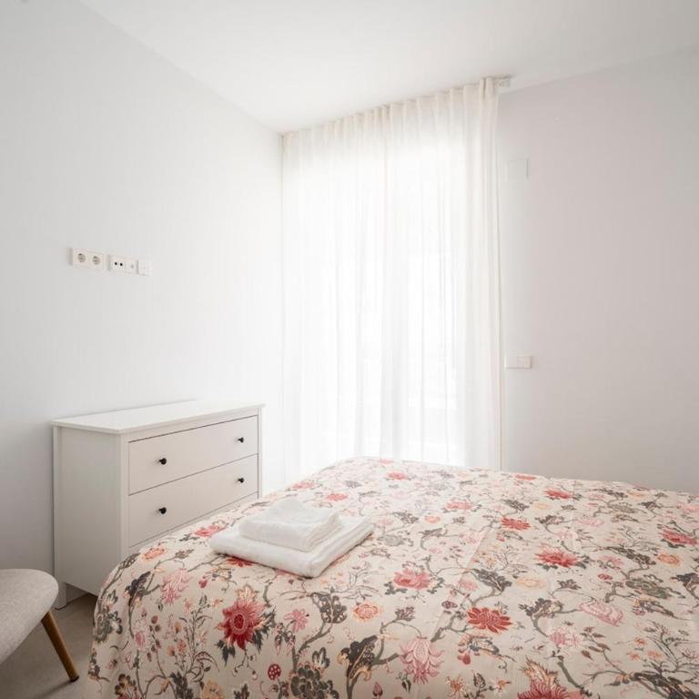 Espectacular con terraza, piscina & parking - Two-Bedroom Apartment - 16