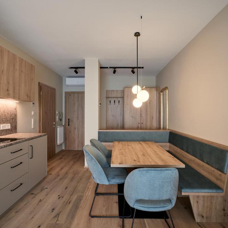 Art Residence Josefshof - Apartment mit 1 Schlafzimmer, Balkon und Bergblick - 10