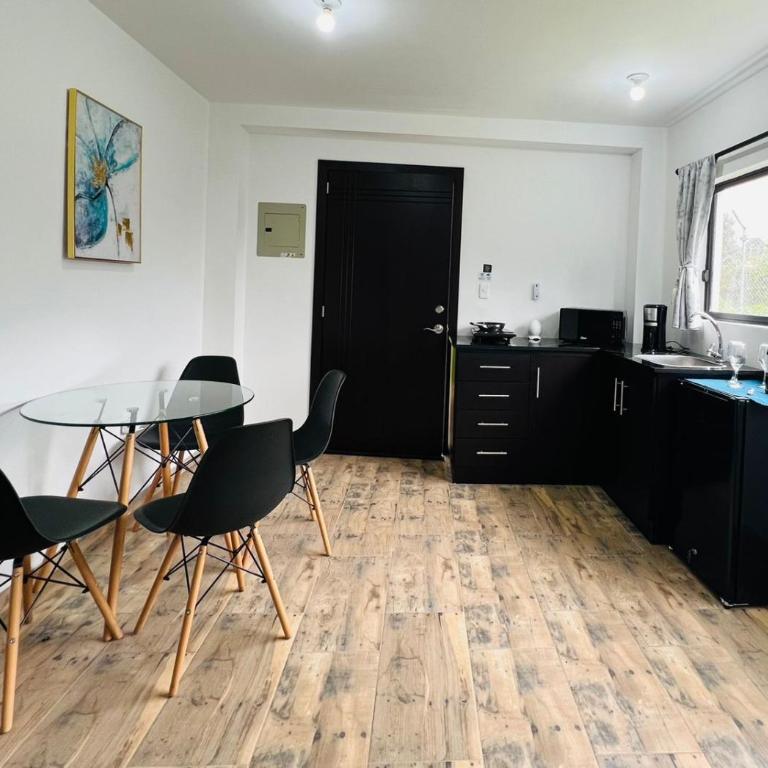 Skyline Retreat Suite - One-Bedroom Apartment - 7