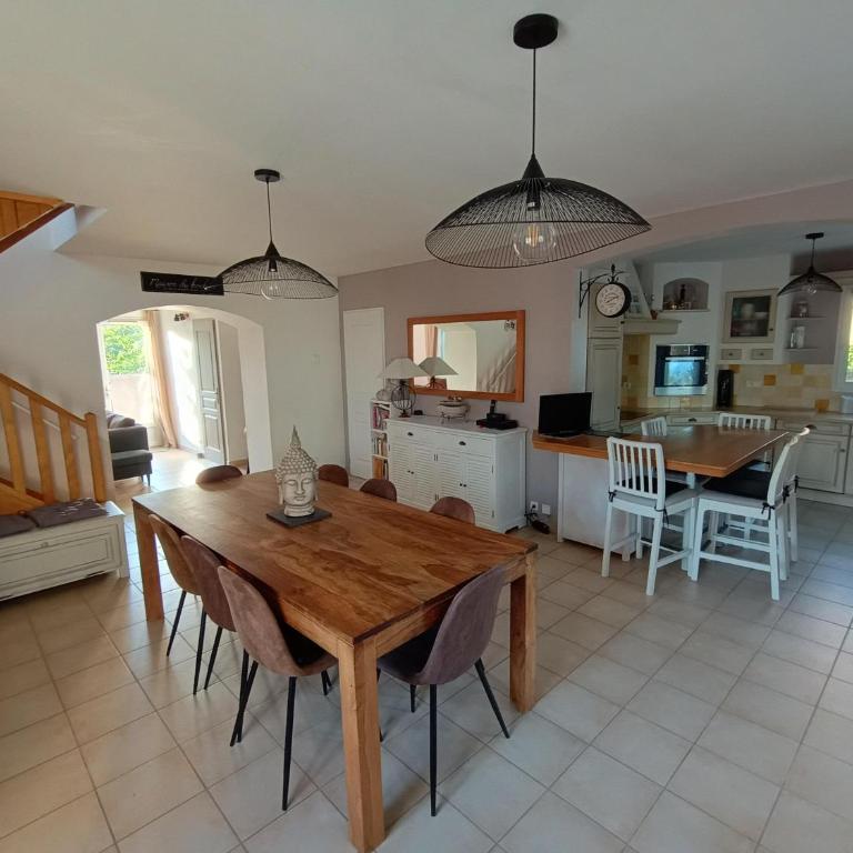 Maison villa avec piscine et spa, 6,8 ou 10 pers, meublés de tourisme 3 étoiles - Villa - 9